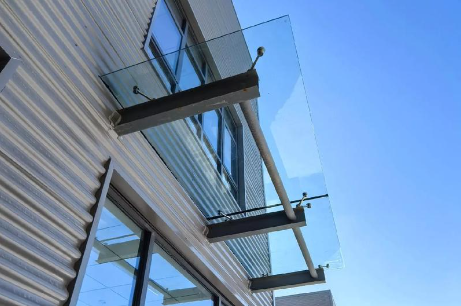 庆阳为什么要给钢结构雨棚打孔！